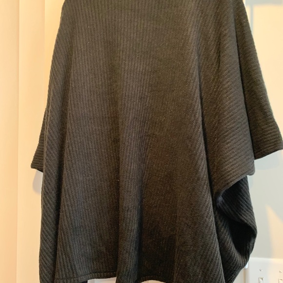 Black Poncho/ NWT/ has pockets - Picture 2 of 2